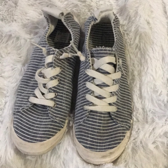 American Eagle By Payless Shoes - American Eagle blue stripped sneakers
